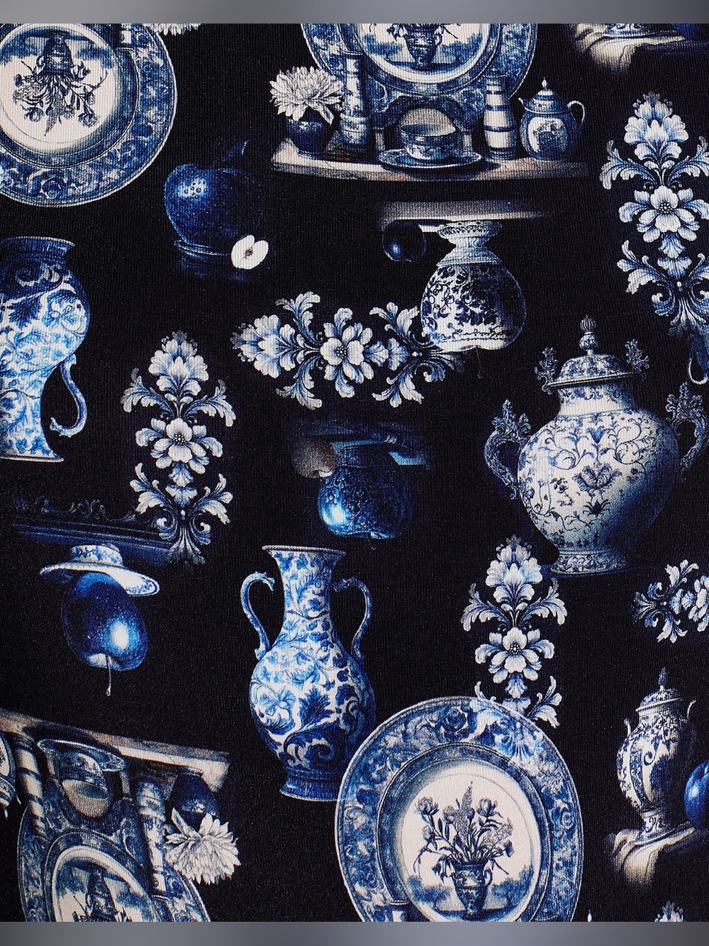 L'AGENCE Ressi Porcelain-Print Short Sleeve Crewneck Tee - Black & Blue - Picture 4 of 7